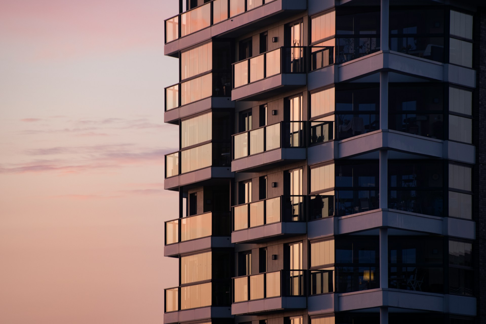 tobias-wilden-4453DIQWtsQ-unsplash